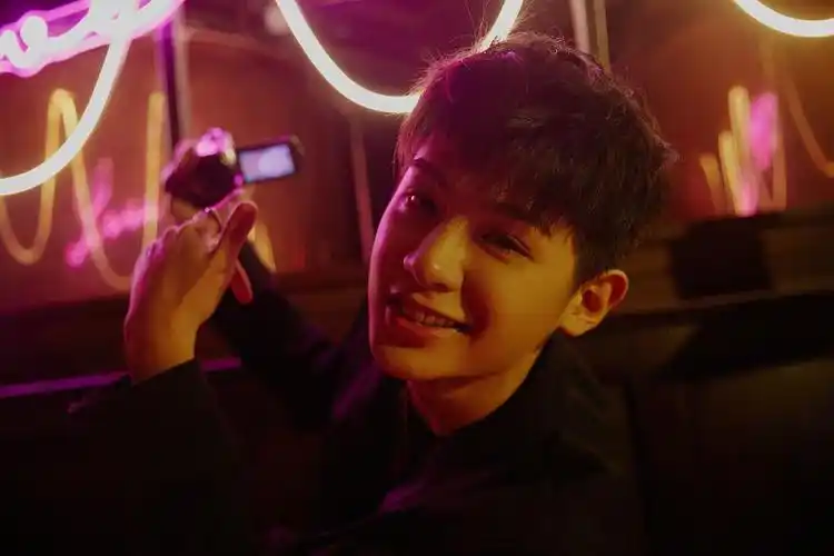 justin 黄明昊 清爽帅气幼态可爱的大男孩