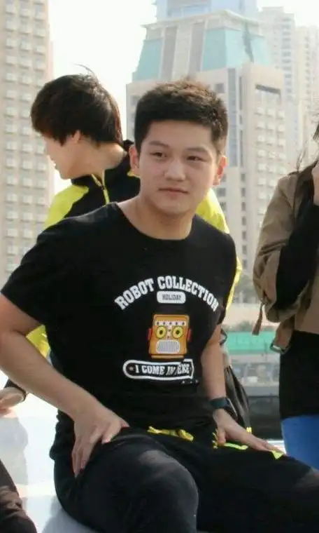 来发一发大家不太常见的樊振东选手的稚嫩时期图09(多图)