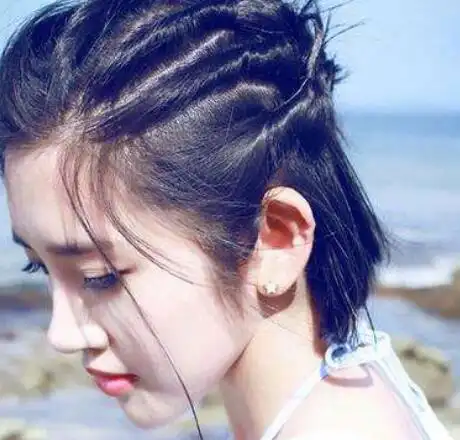 女生短发小脏辫发型图片