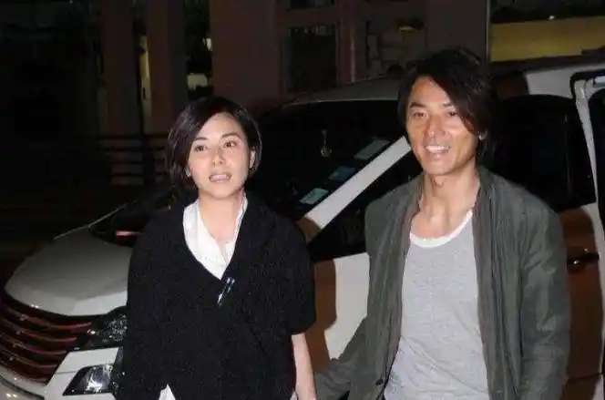 蒙嘉慧:打败梁咏琪,和郑伊健结婚8年,49岁没孩子也