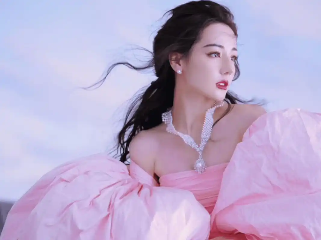 迪丽热巴粉色云朵裙