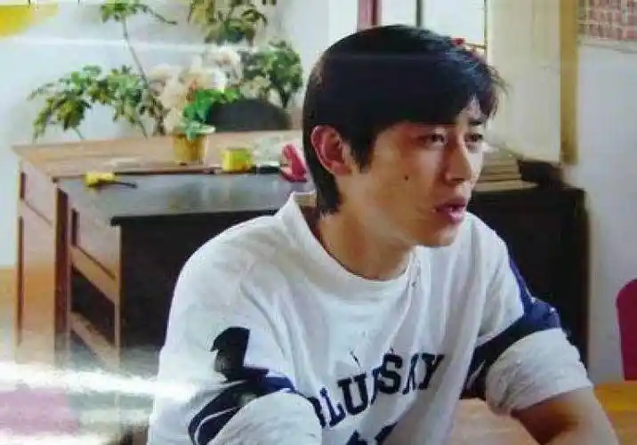 原创演员朱亚文放弃8年初恋单爱沈佳妮行走的荷尔蒙只对老婆释放