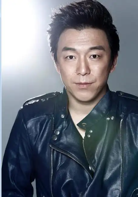 黄渤成名前与父亲吵架成名后把父亲送养老院人到中年有辛酸