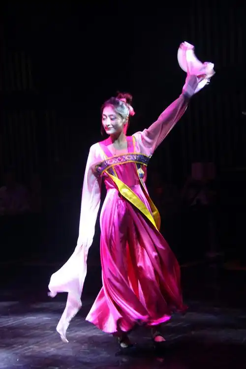 汉代宫女翩翩起舞