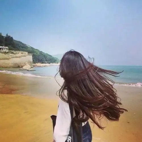 海底月是天上月,眼前人是心上人.