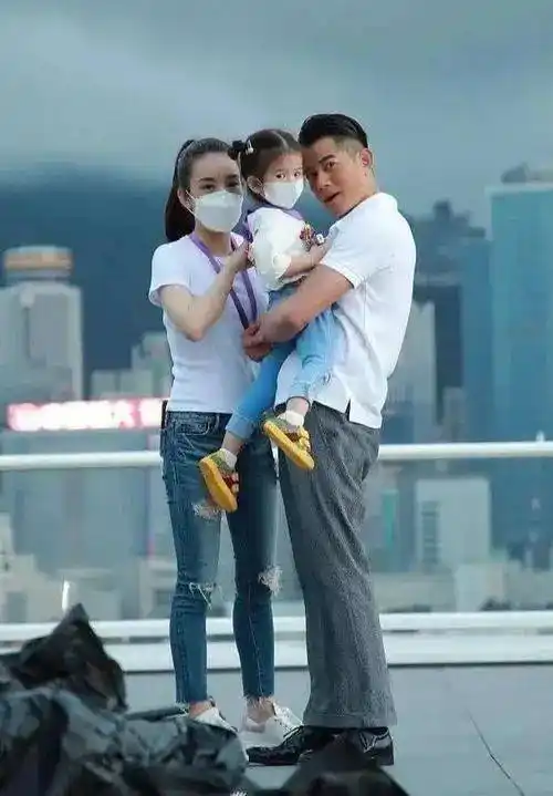 偶遇郭富城方媛素颜暗黄甚至没普通人漂亮而且身高是真的矮