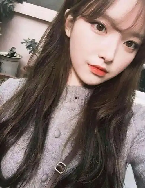 21岁女孩环游世界却只晒丑照,原因居然是…哈哈哈哈笑死了