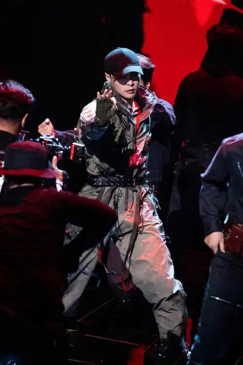 张艺兴官宣街舞6总决赛