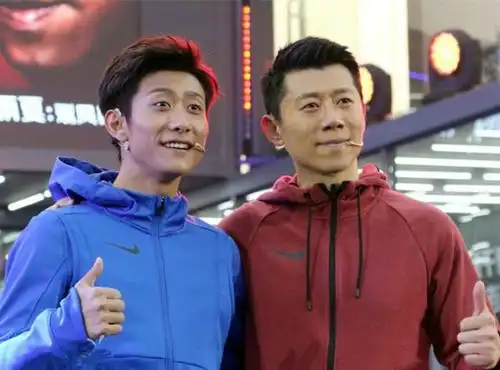 因为张一山的长相和夏雨非常相似,因此,人们都称张一山是夏雨的儿子