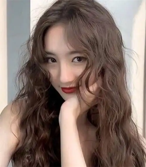 中分中长发卷什么发型好看 快来看看有没有适合你的卷发发型