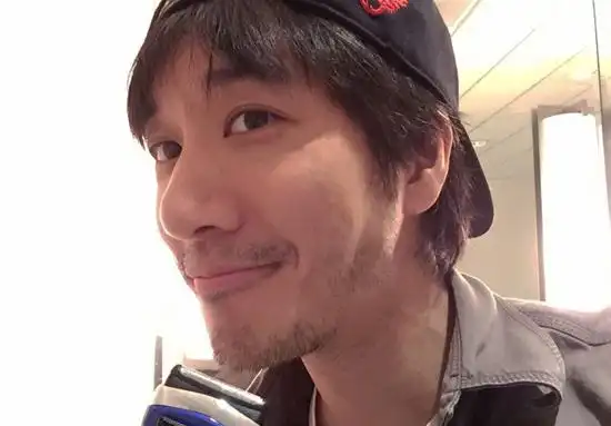 王力宏晒自拍照反戴棒球帽 胡子拉碴依旧帅