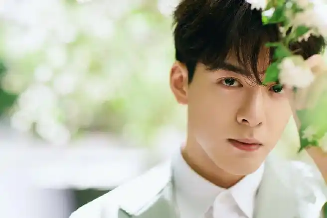 曾舜晞清新薄荷绿西装##央视五四晚会