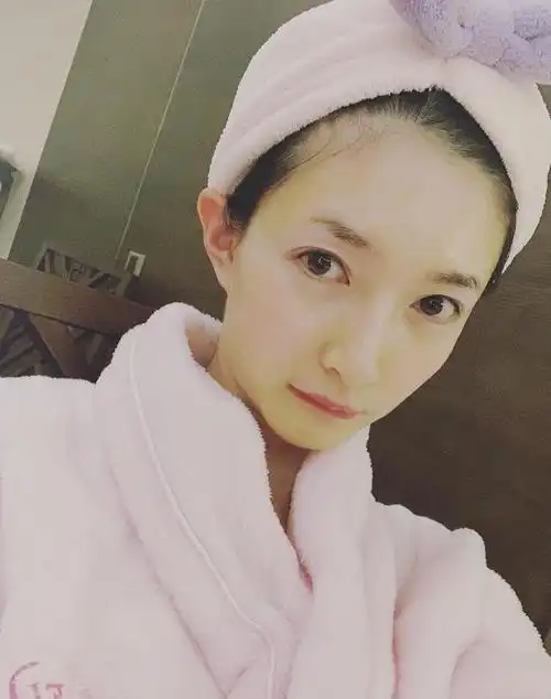 江疏影的素颜照引发热议,网友表示:看完真没有容貌焦虑了!