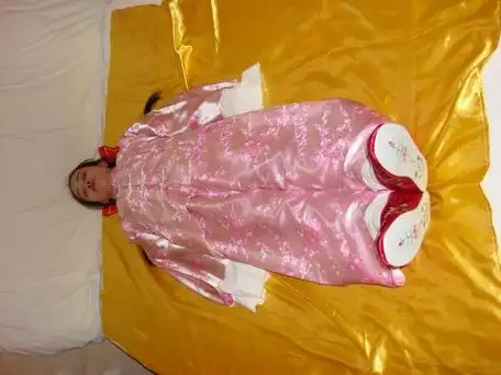 关于人死后为何穿寿衣死人穿寿衣最可怕图片