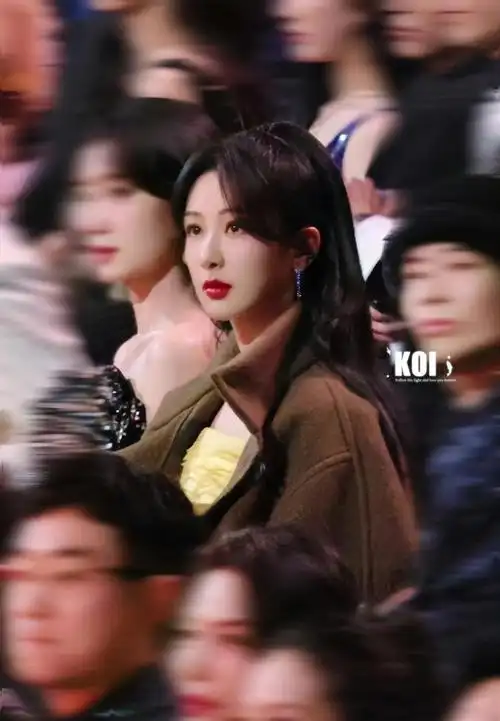 迪丽热巴杨紫微博之夜内场图两人都是绿色系