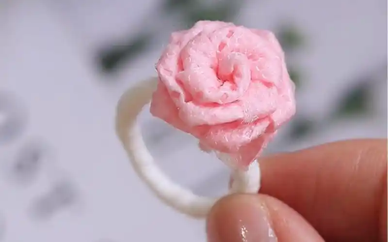 用不合格的口罩做一个玫瑰花小戒指,情人节给你喜欢的人做,简单又好看
