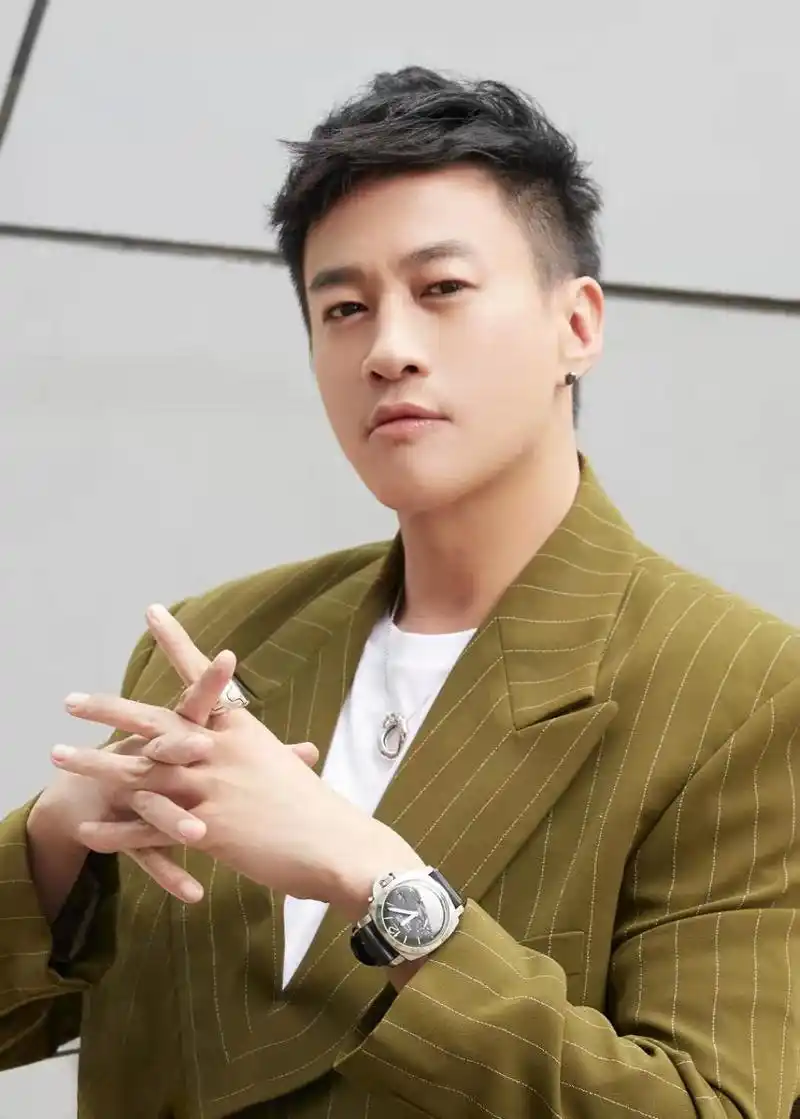 电影《征途》举办上海发布会 何润东为戏化身"拼命三郎"