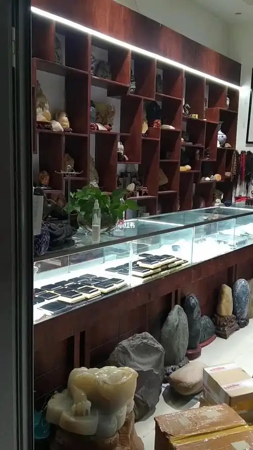 玉石店线条灯光