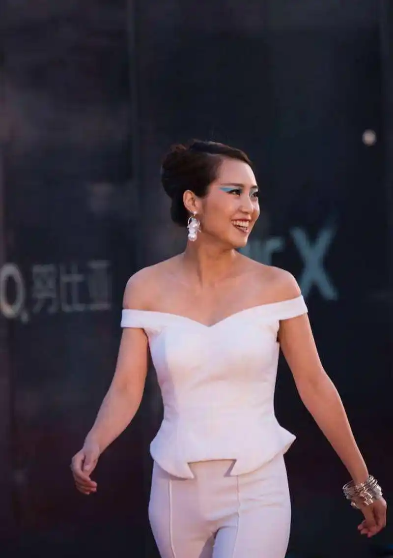 刀郎徒弟云朵,原名谢春芳,羌族,1987年2月出生于四川省阿坝藏族羌族