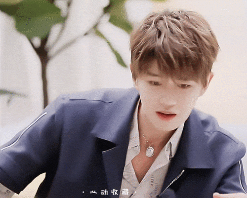 论任嘉伦的挑眉杀有多绝 就没有蛊王挑眉撩不动的人