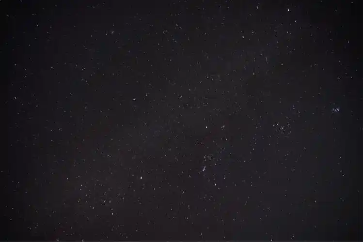 但是肉眼见到的星空真没,第一次近距离看到北斗七星和猎户座,没找到我