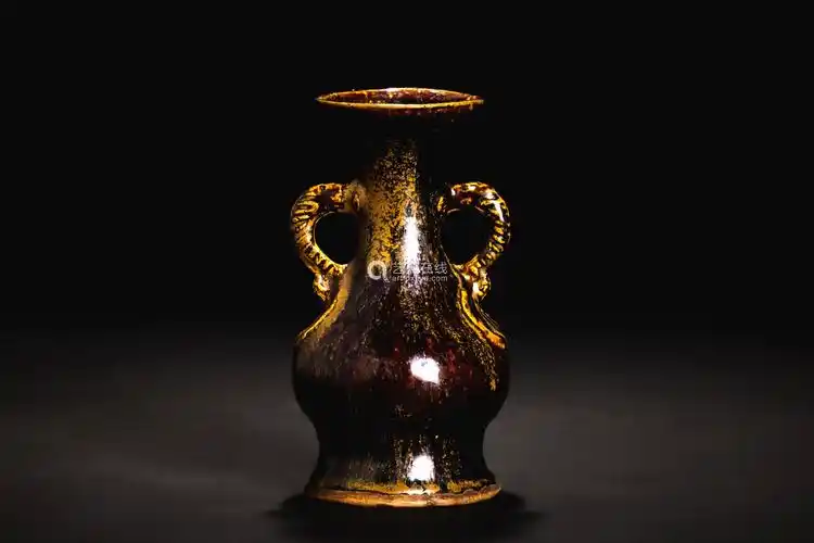 明代 嘉靖年制款 饴釉双耳瓶