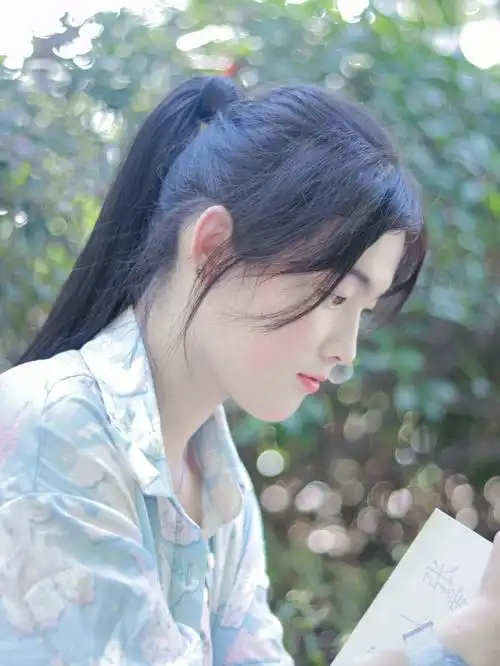 少女减龄元气高马尾秃头妹妹秒变发量王者