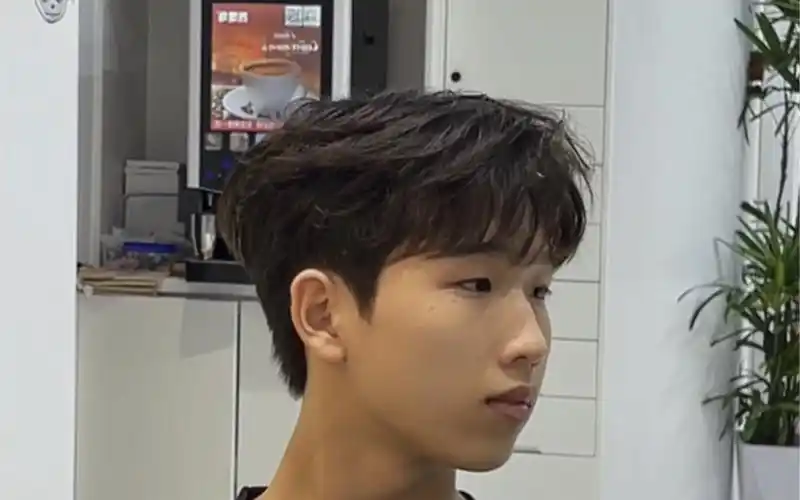 深圳男生发型/男生韩式气垫烫