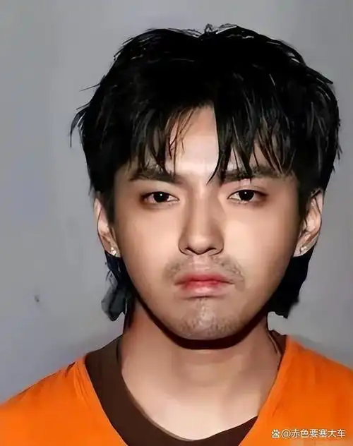 回想过去,吴亦凡当年在舞台上是何等光彩照人,英姿飒爽;再看如今,却是