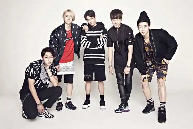 求uniq图片,最好是王一博和曹成衍.要帅帅的