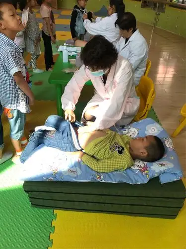 轿子山秀屏幼儿园大一班体检活动:祝愿孩子们身体健康,快乐每一天!