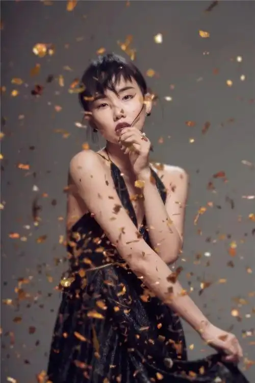 黄龄|把《痒》唱得出神入化的她,不想红,只想黄_常石磊