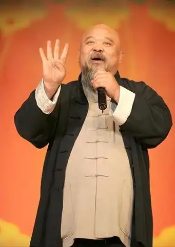 演员李琦不顾医生劝阻,每天2包烟,顿顿8两白酒,今身体状况堪忧_社交