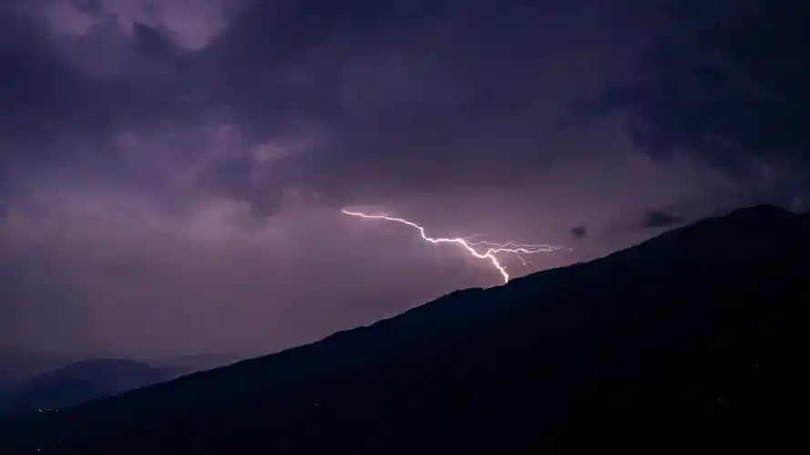 唯美闪电图片-风景壁纸-高清风景图片-第7图-娟娟壁纸