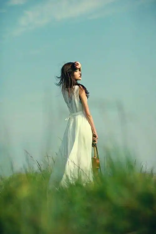 唯美一个人背影图片 优雅背影图片-图片大观-奇异网