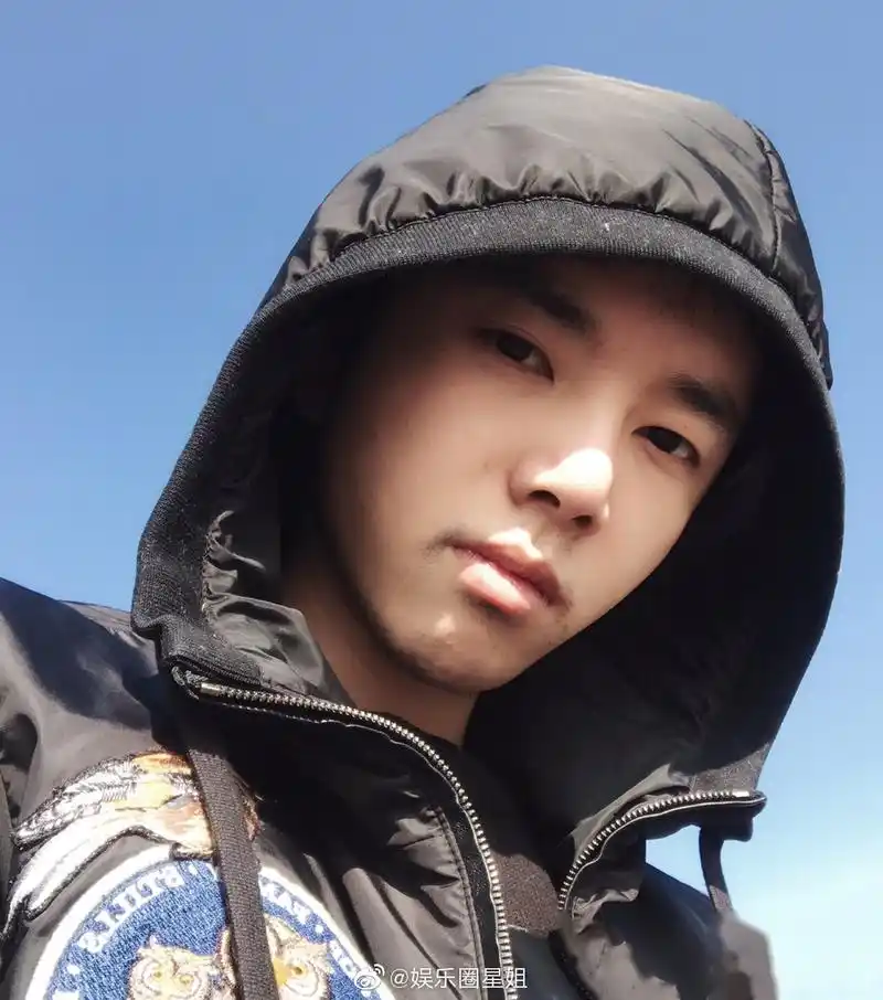 必须拥有华晨宇的姓名!素颜花,可盐,可甜,可萌,可man.