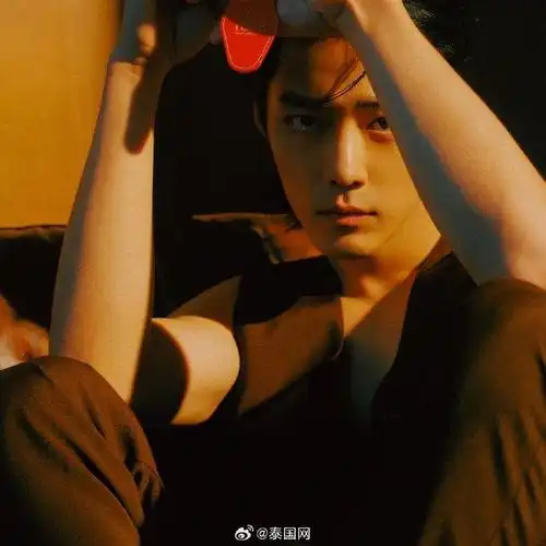 肖战登泰国gq杂志4月封面!上泰国热搜!|肖战_新浪新闻