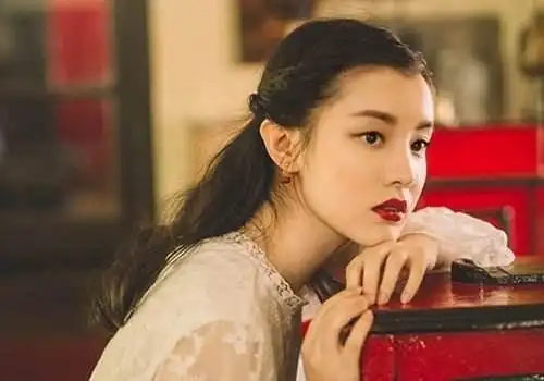 长发女生如何扎出一个好看的半扎发夏季淑女简单浪漫公主头发型