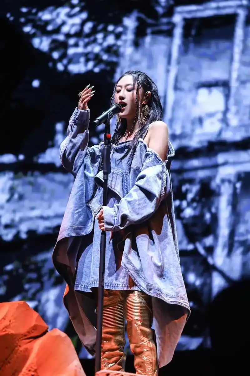 陈粒 #洄游#佛山演唱会对上一次看陈粒是16年的音乐节. - 抖音