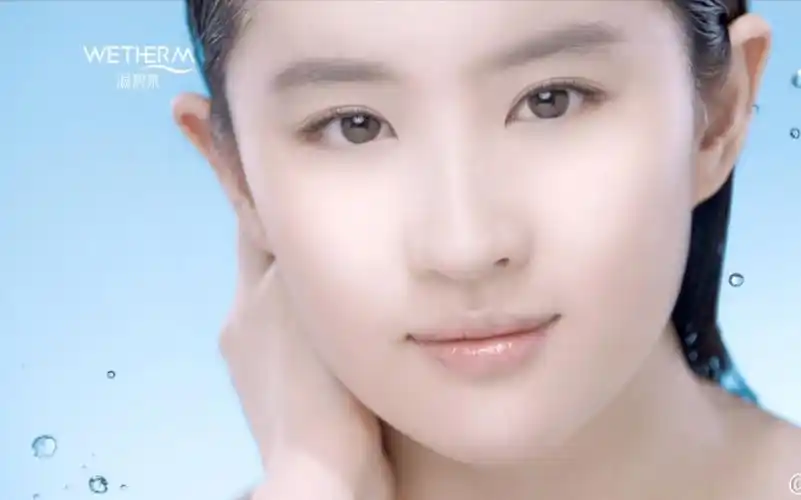 刘亦菲の2015.7.2温碧泉135号水广告大片.清水出芙蓉,天然去雕饰.