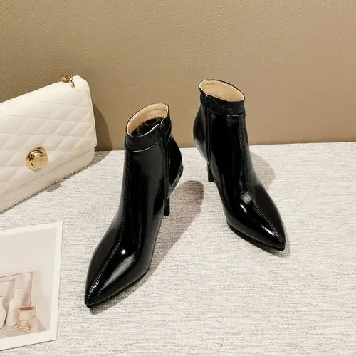 2019秋新款时尚尖头漆皮拼接百搭侧拉链细高跟女士短靴