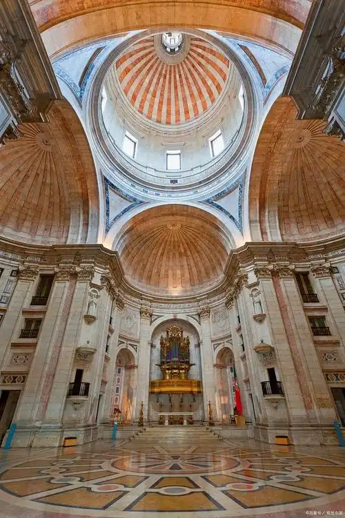 位于罗马的圣彼得大教堂,是世界著名的宗教建筑之一.