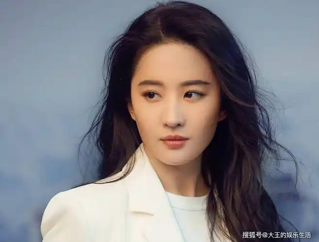 谢霆锋的手,赵丽颖的疤,刘亦菲的颈椎,让多少"流量明星"脸红_唐嫣