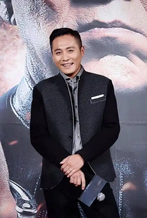 刘烨妻子为混血儿子庆生,12岁诺一皮肤黑到发光,萌娃变小帅哥_孩子