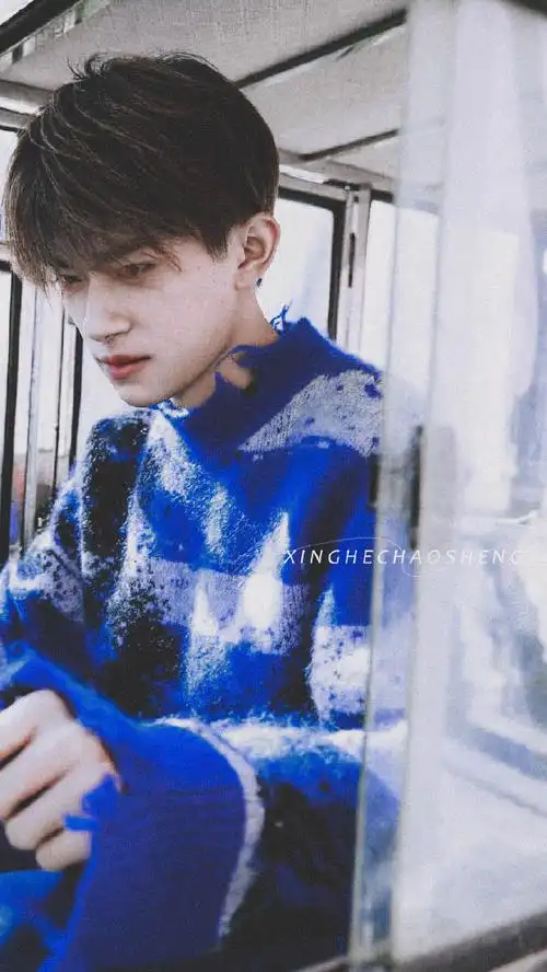 易烊千玺初春明信片