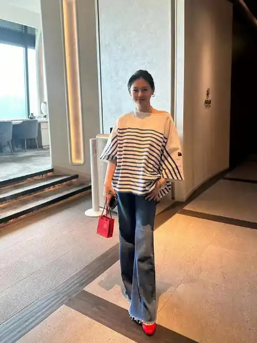 大s具俊晔牵手散步被偶遇,老夫老妻既视感,具俊晔身高存疑