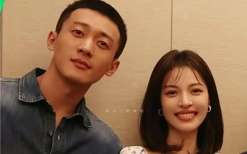 侯雯元钟楚曦|这对情侣看起来很不好惹的样子