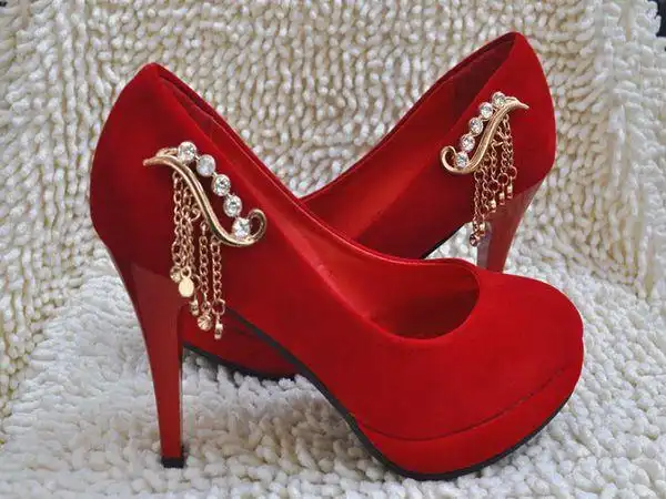 高跟鞋踩出小性感 -发型图片-唯美图片大全