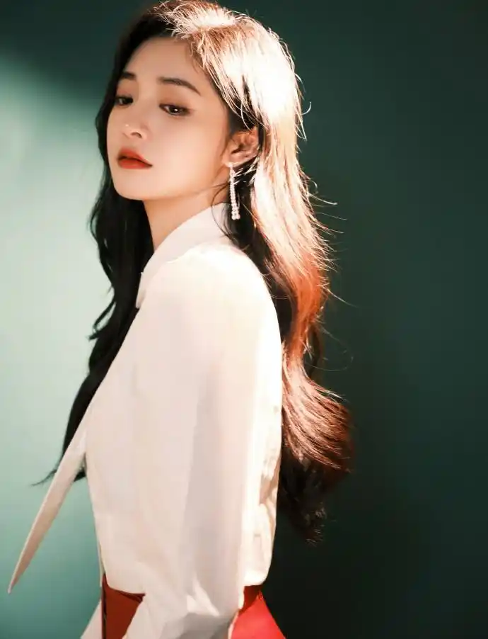 好看的明星壁纸:周洁琼