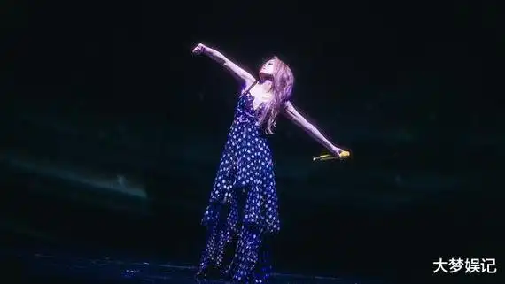 容祖儿秀"超萌童年照"!家里1收藏曝光,赞:难怪有音乐细胞